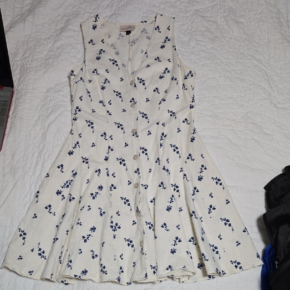 B18 Universal Thread Cream and Blue Floral Dress Sz Sm